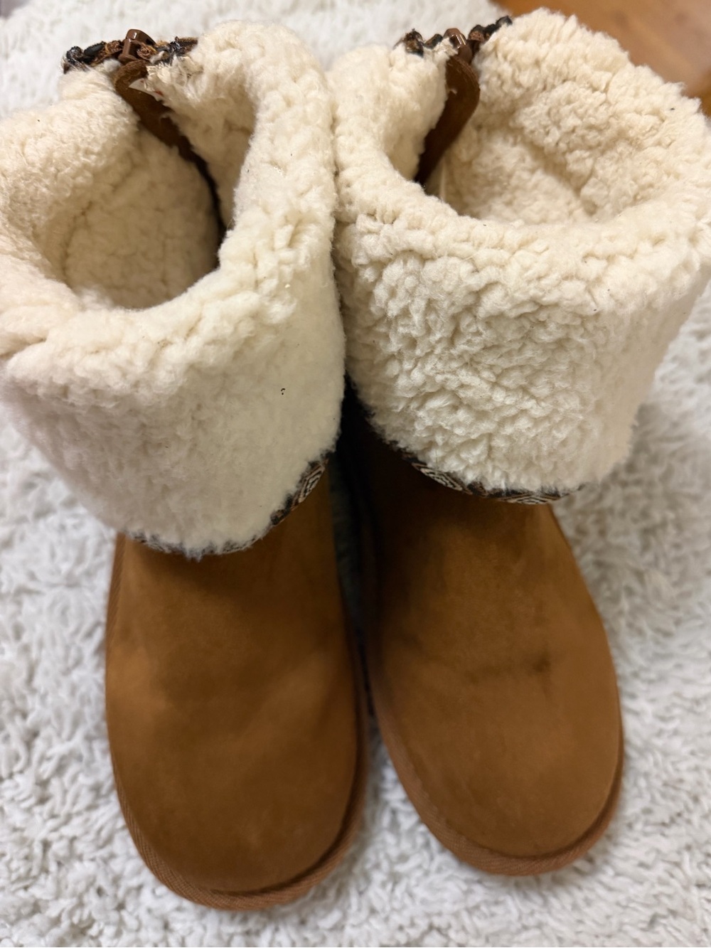 Essentials by Muk Luks Tan Winter Boots with Cream Shearling Cuff size 7